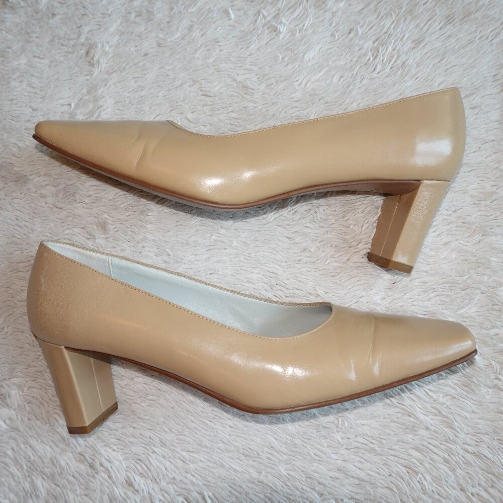 Women's Size 9.5 Liz Claiborne Camel Pumps with 2.5" Heel, Like New